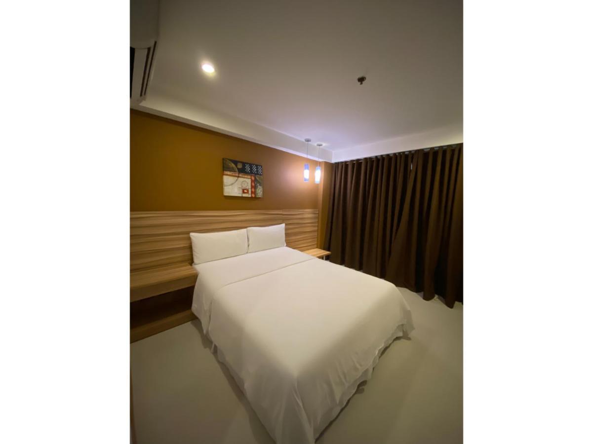 Capital O 820 Guijo Suites Makati Manila Exterior foto