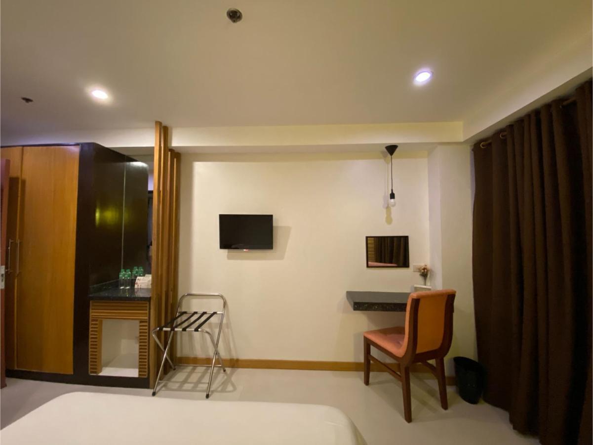 Capital O 820 Guijo Suites Makati Manila Exterior foto