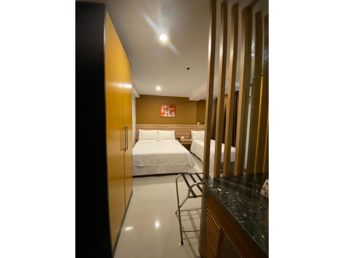 Capital O 820 Guijo Suites Makati Manila Exterior foto