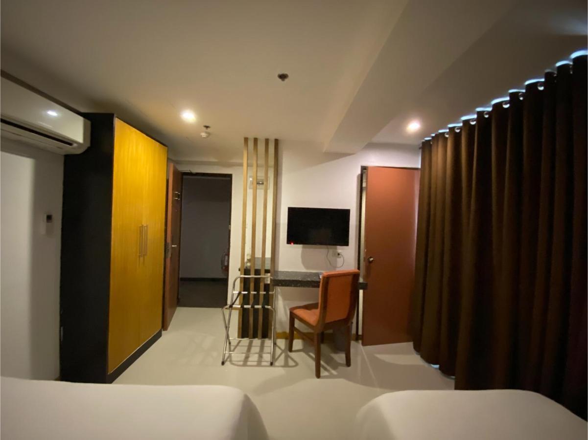 Capital O 820 Guijo Suites Makati Manila Exterior foto