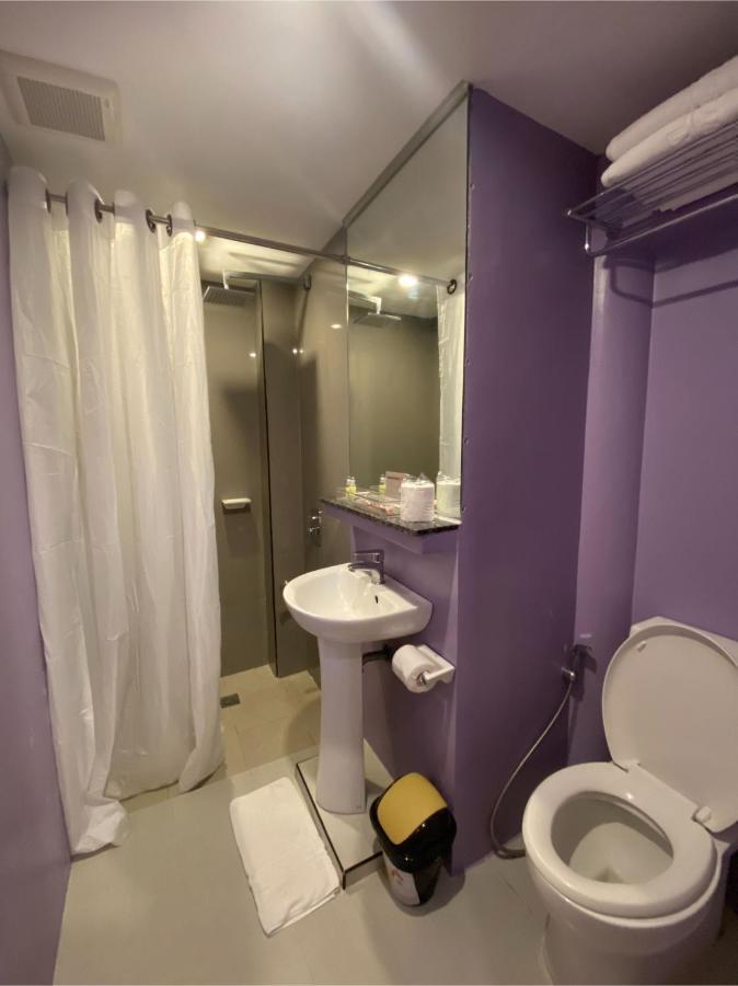 Capital O 820 Guijo Suites Makati Manila Exterior foto