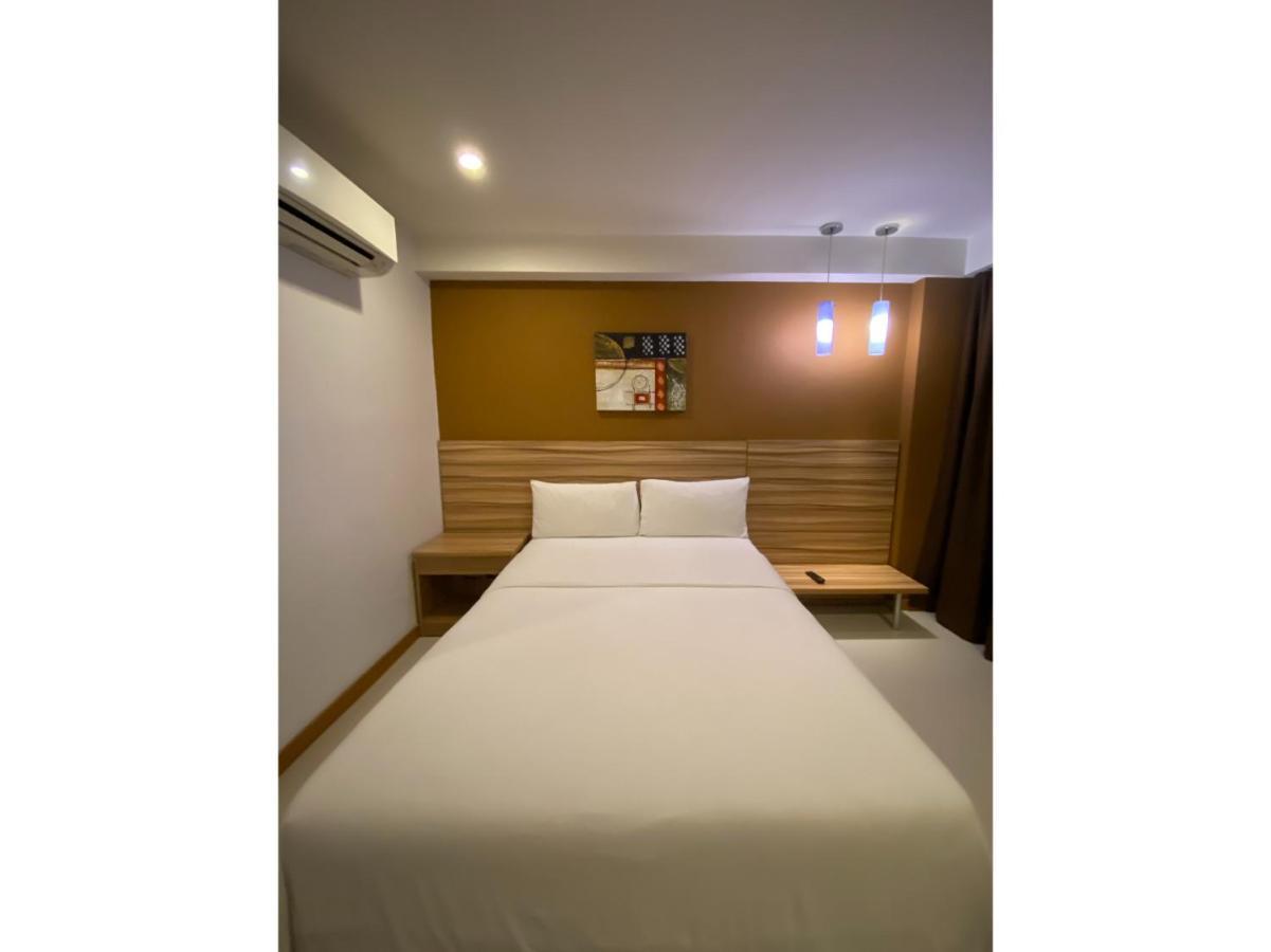 Capital O 820 Guijo Suites Makati Manila Exterior foto